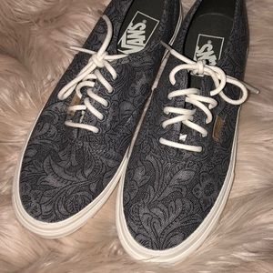 Like New Adorable Vans Sneakers